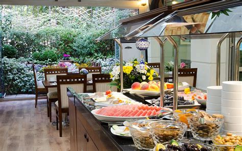 restaurants near midas hotel